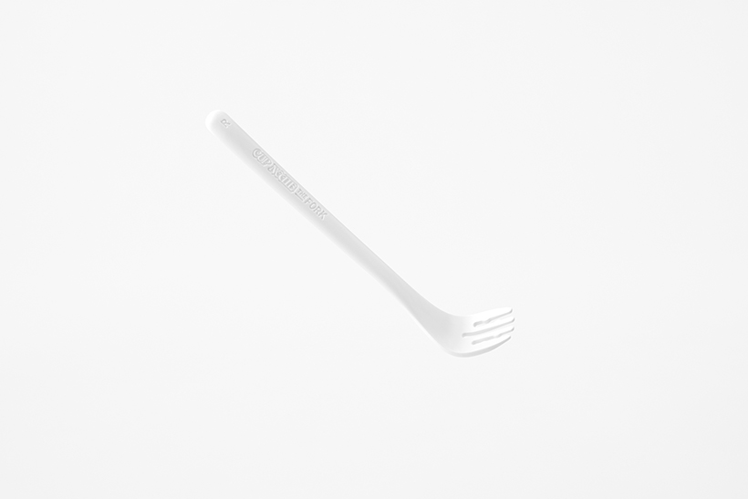 Nendo 為日清泡麵專屬設計叉具！完美黃金角度 128 度、左右撇子專用兩款不開玩笑推出