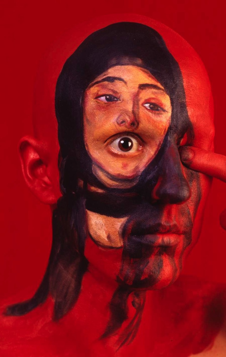 融合在背景中的仿名畫錯視人體彩繪