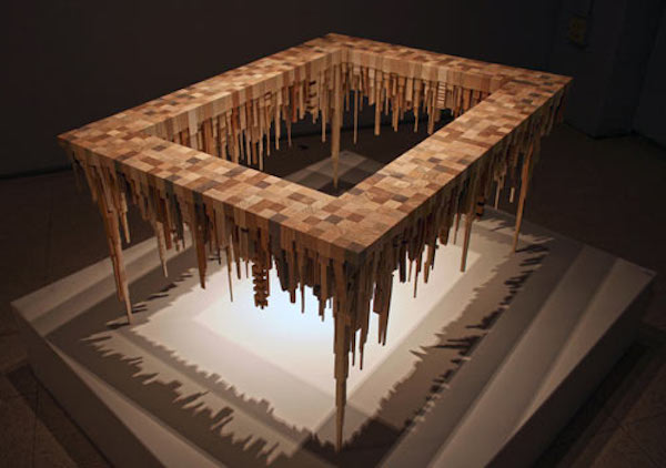 要爆了～James McNabb的木雕建築星球