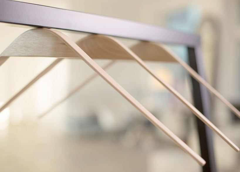 Cliq磁力衣架，隨心吸附、自動整理！