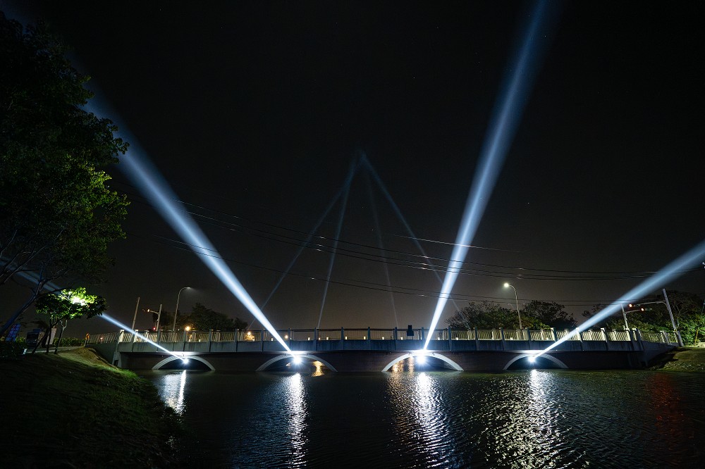 台南「2024月津港燈節」作品亮點！水上球型裝置、奇幻鑰匙孔等23組藝術光影創作