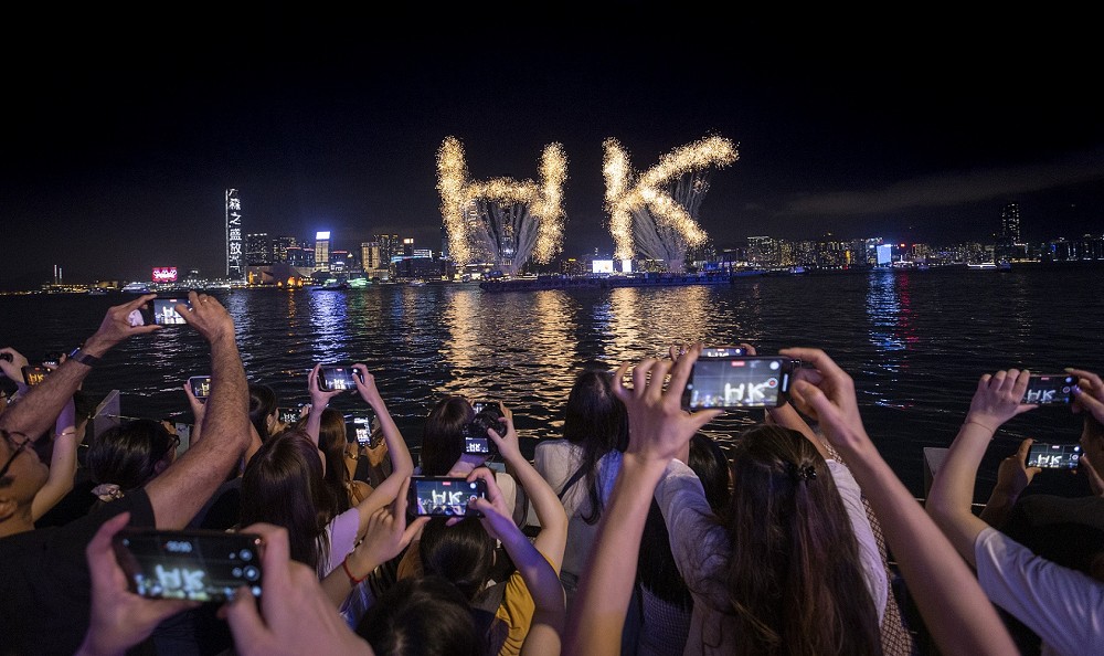 香港聖誕節景點5選！海港城BE@RBRICK迪士尼模型、冰雪奇緣園區、維港煙火