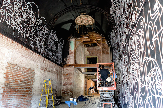 廢棄戲院不用拆，時代感結合街頭塗鴉藝術大重生