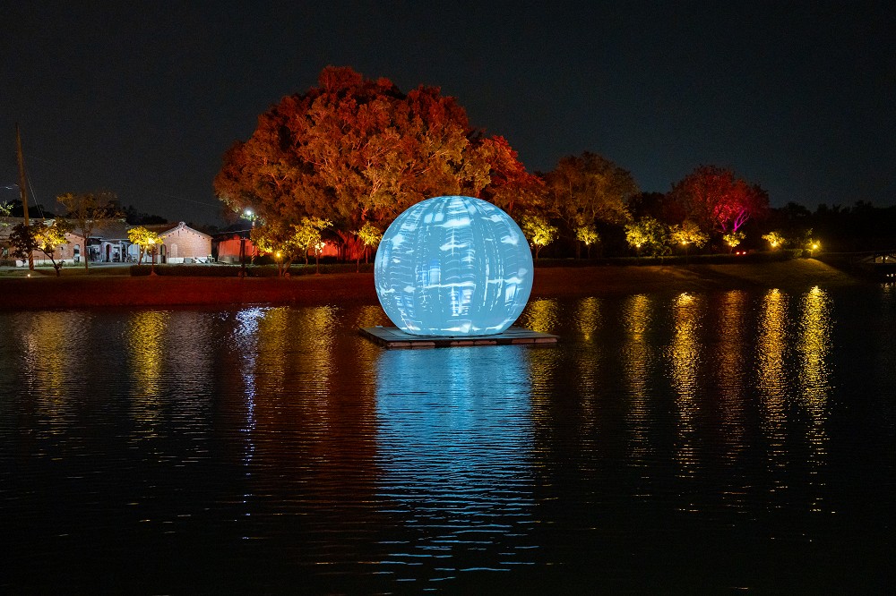 台南「2024月津港燈節」作品亮點!水上球型裝置、奇幻鑰匙孔等23組藝術光影創作