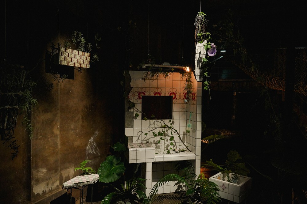 台北觀音蓄水池《獵島計畫》亮點！藍眼淚、化石紙雕等13組作品打造地下奇幻展覽