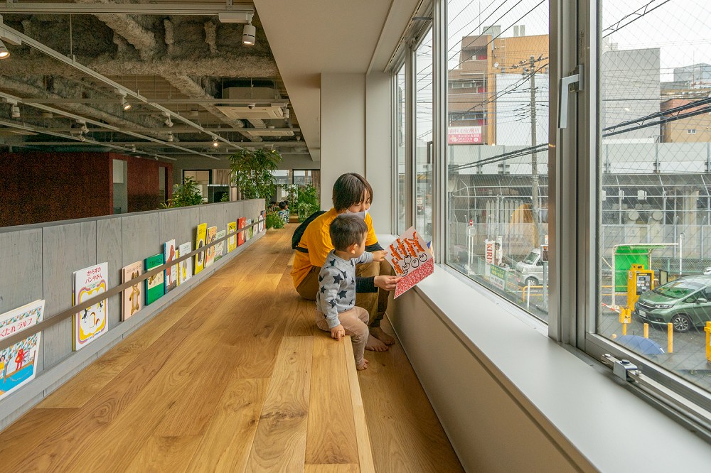 森林系幼兒園！日本「KIDS SMILE LABO」融入田園自然意象的小孩玩樂學習天堂