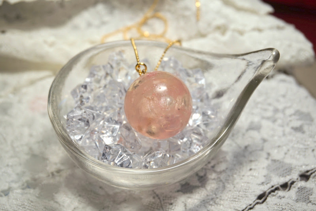 自製掌中絕美星空！手作UV樹脂帶你進入迷幻星辰的世界