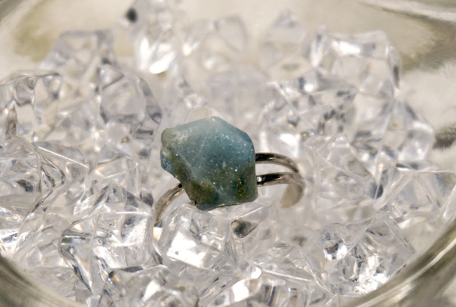 自製掌中絕美星空！手作UV樹脂帶你進入迷幻星辰的世界