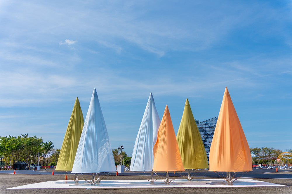 2024台灣燈會在台南「城里有光展區」!雪白鹽田竹籤地景、無限立方鏡面等15組創作