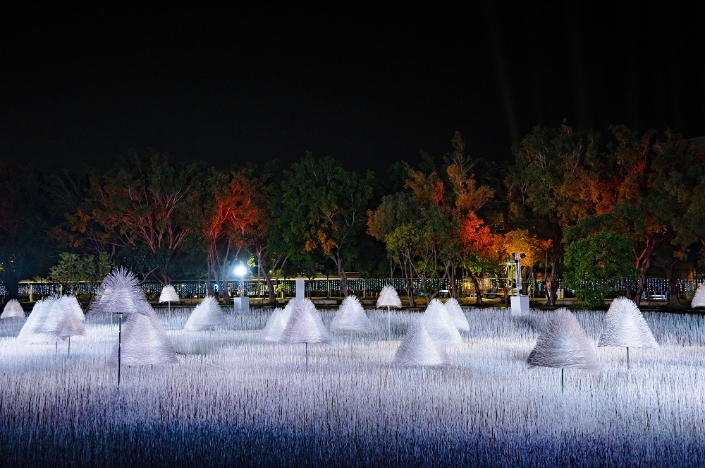 2024台灣燈會在台南「城里有光展區」!雪白鹽田竹籤地景、無限立方鏡面等15組創作