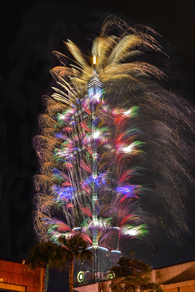 「煙火會落下，但當下的感動永存心頭。」專訪連續 12 年為台北 101 跨年的煙火設計師李秀超