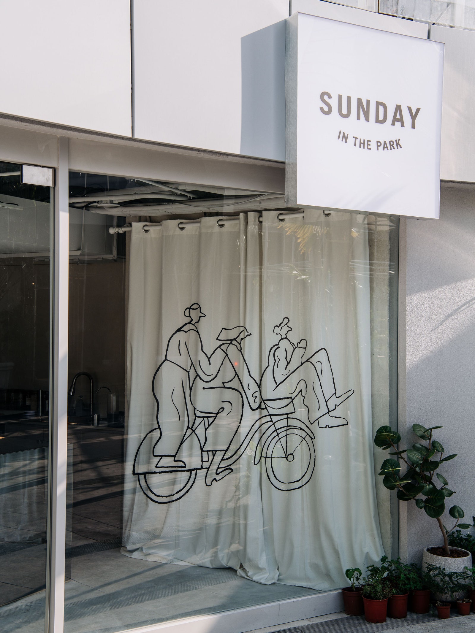 台中「PARK2草悟廣場」亮點！集結酒吧、美食、植栽選物的沙漠綠洲公園