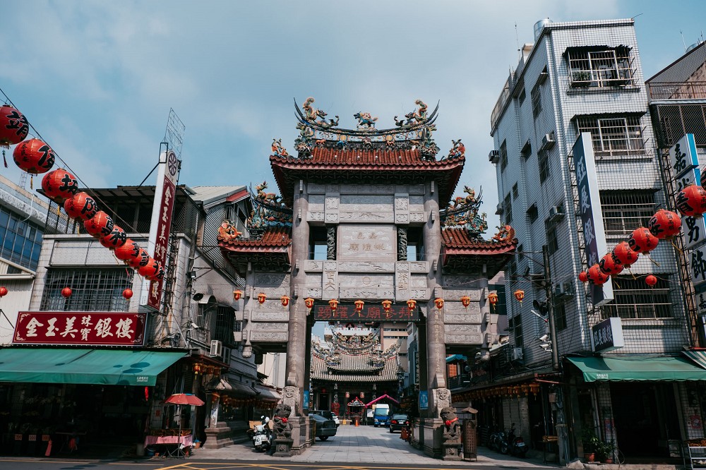 嘉義東市場「輪普東食堂」中元節夜間慶典！無眠市集、風格辦桌、表演體驗嘉義普渡