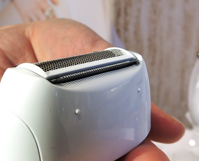 【消費情報】就以邊淋浴邊除毛來迎接夏日裸膚季，飛利浦防水美體刀