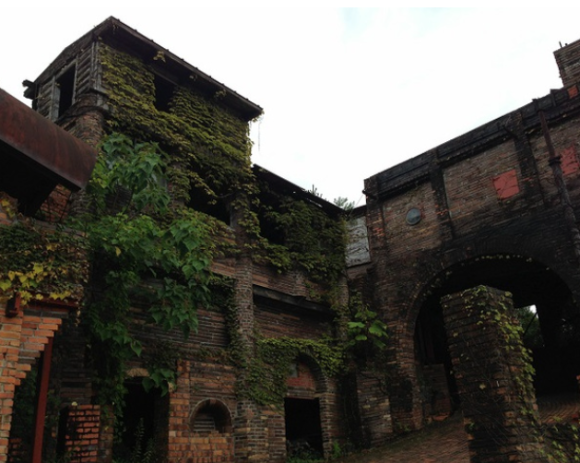 傍晚後可能就不敢進去的古堡式咖啡店