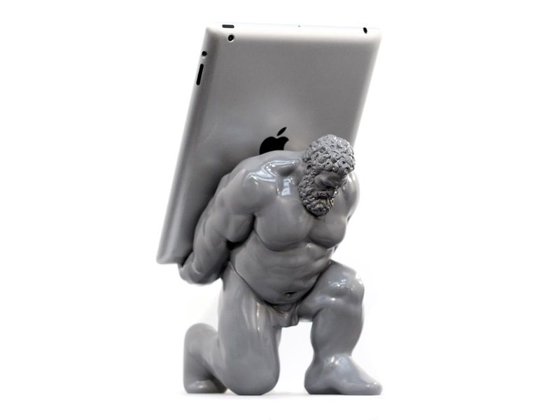 再 Plus 的機子都頂得住！希臘壯漢造型手機架