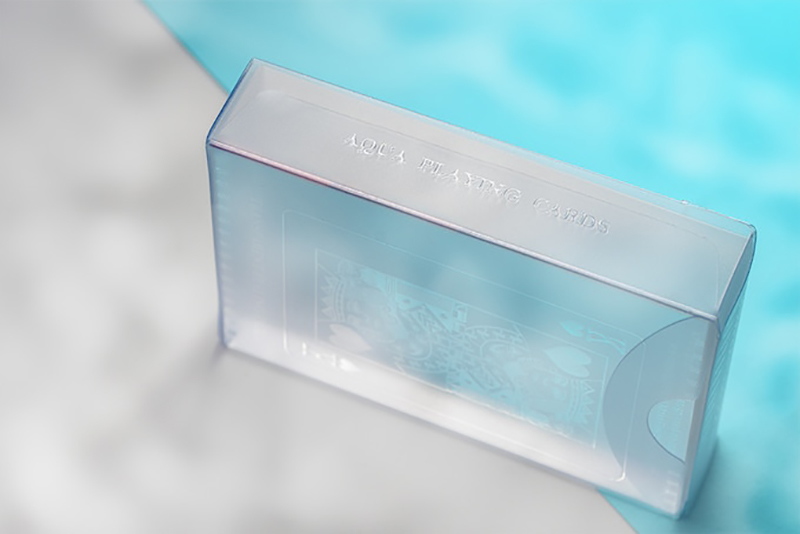 清澈到見底牌！「Aqua Deck透明撲克牌」澄澈水色設計如波紋水面