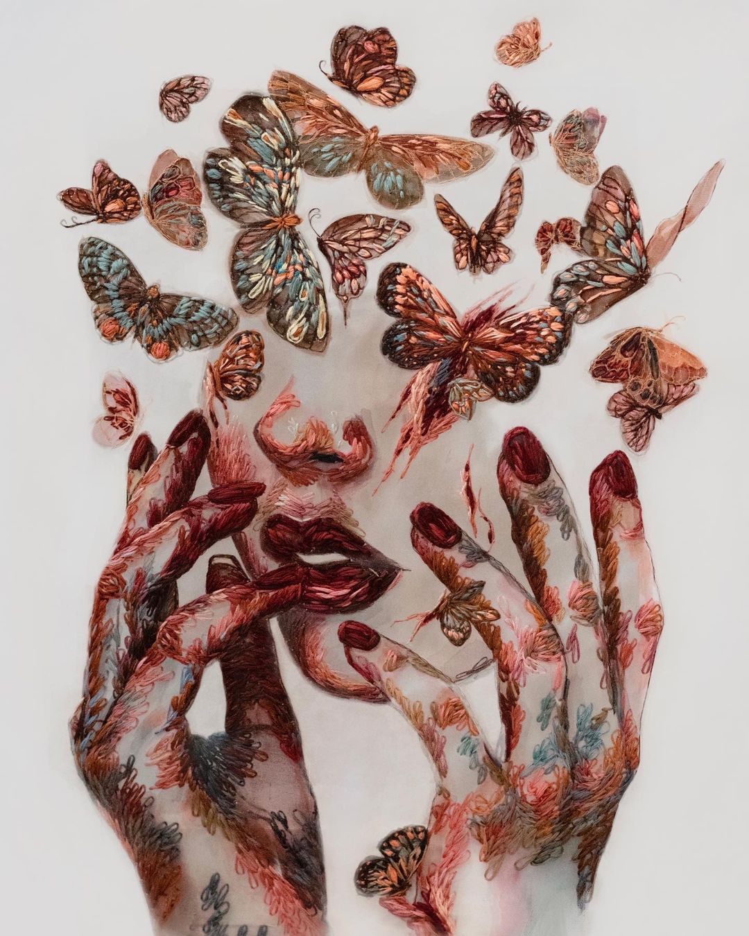 繡框裡的繽紛仙境！藝術家Katerina Marchenko用薄紗繡花展現斑斕世界