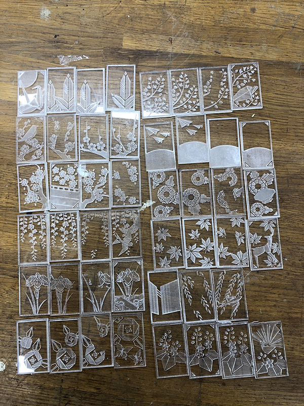 美到捨不得拿起來玩的日式紙牌「霞札」!揉合純白極簡浮雕、日本傳統美學的絕美花札設計