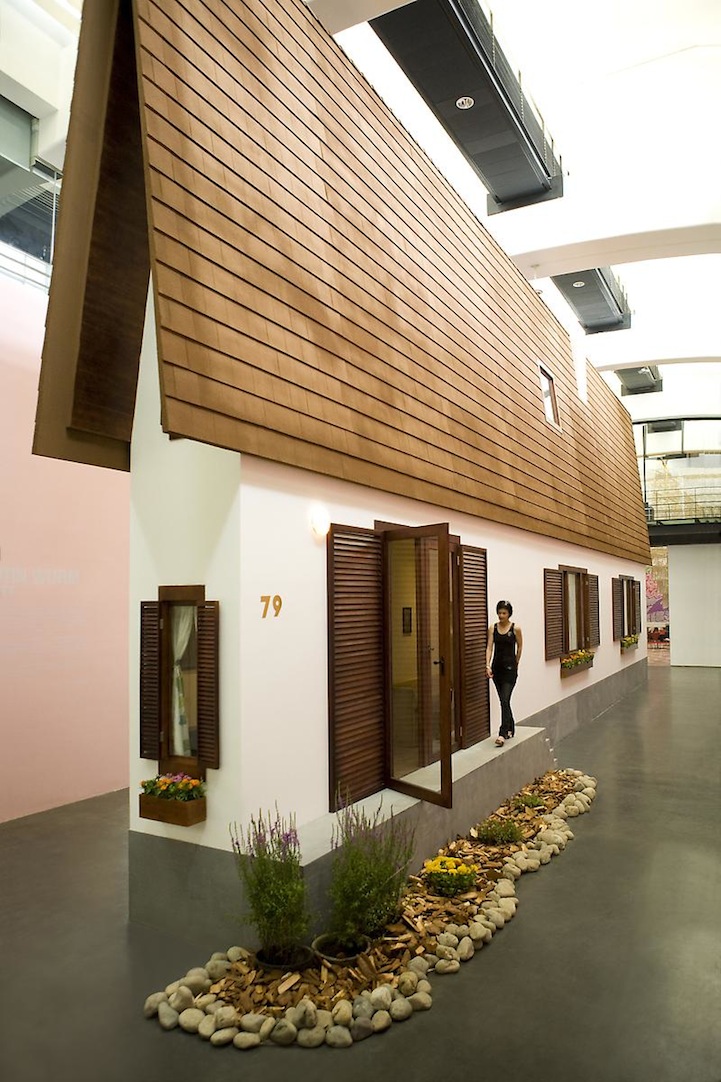  忘記按 Shift 鍵了？！窄到靠北邊走的房屋