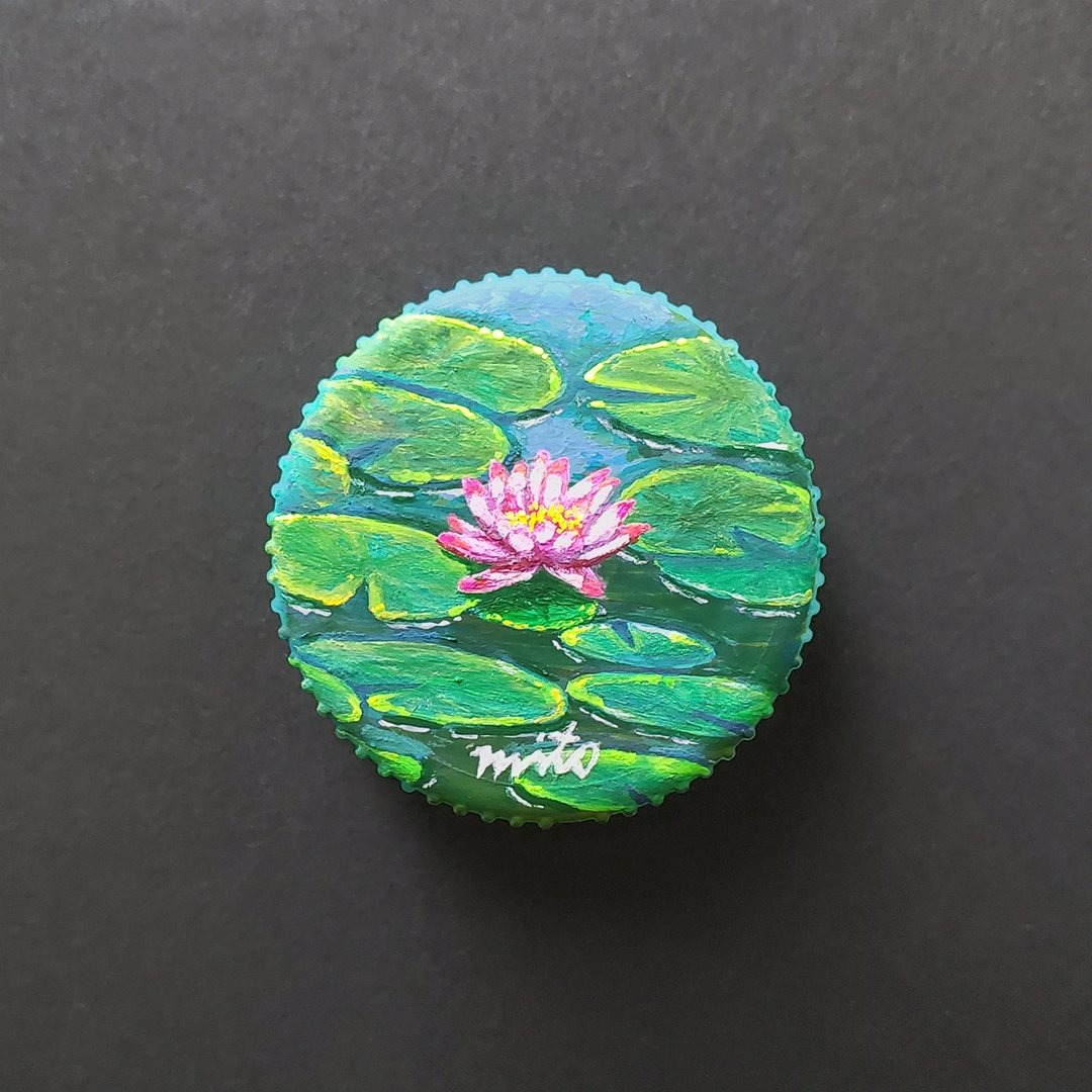 3公分瓶蓋成創作畫布！日本畫家西倉ミト療癒感十足的風景瓶蓋畫