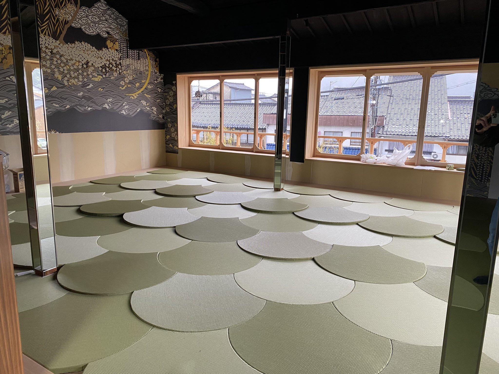 翻轉傳統工藝！日本榻榻米職人山田憲司以神龍、山水為靈感的藝術榻榻米