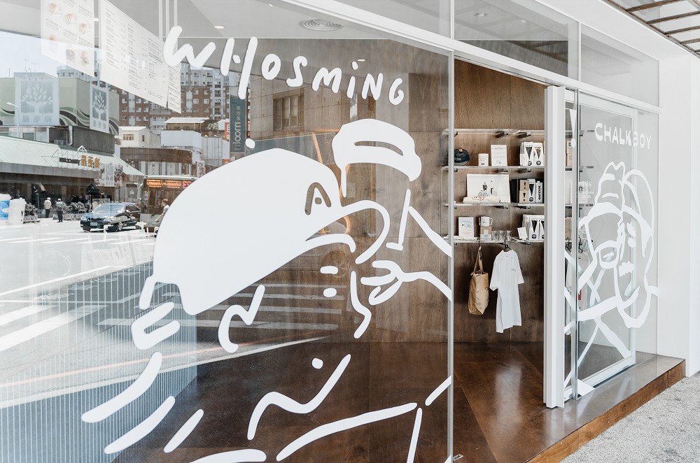 CHALKBOY x WHOSMiNG聯展登場！台日藝術家手繪咖啡光景亮相CAFE!N台中公益店