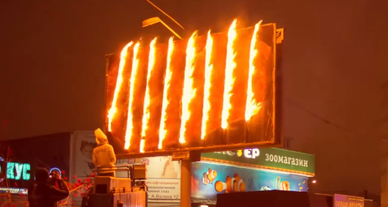 戰鬥民族，超霸氣牛排看版廣告