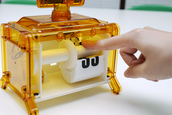 【大人的科學】一眼就愛上的復古小玩具《啪搭啪搭---電波時計》