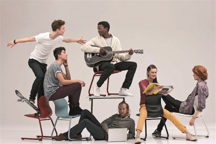 創意從來都不是件正襟危坐的事！就從耐操又舒適的 Flötotto「PRO」單椅坐起