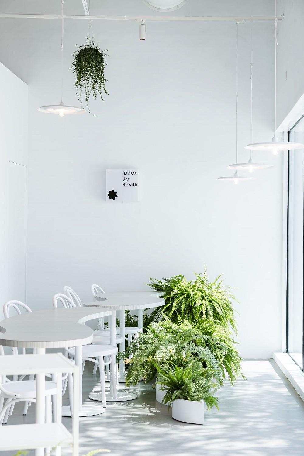 高雄「內惟藝術中心」登場!純白建築結合展覽、電影、美食的文化空間