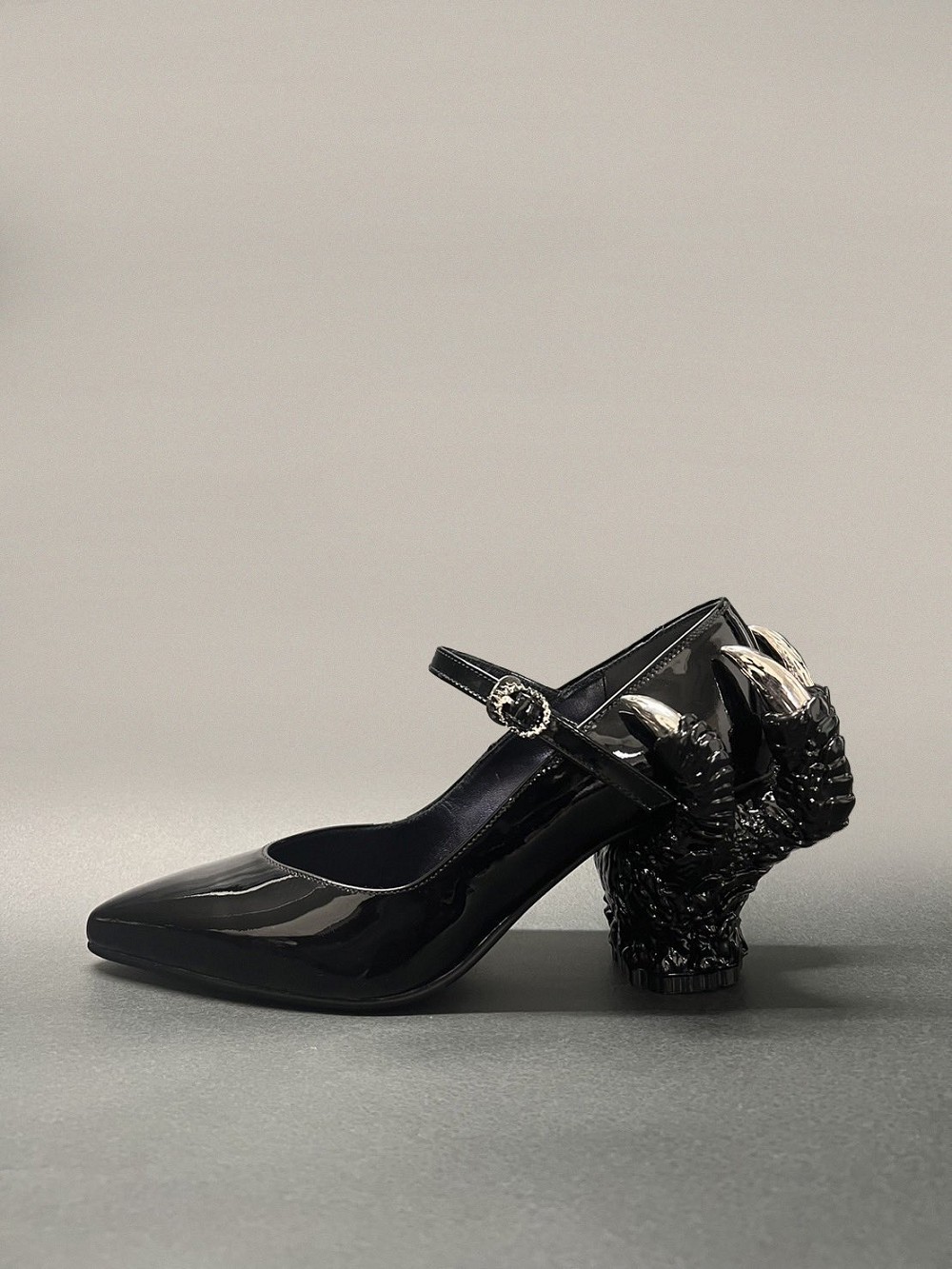 哥吉拉鞋登上奧斯卡！《哥吉拉-1.0 》X日本時尚品牌ha | za | ma打造爪子、背鰭鞋履