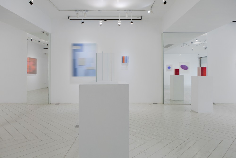 以光作畫！德國藝術家Christiane Grimm在台首展「漸層」玩轉玻璃、波紋光影