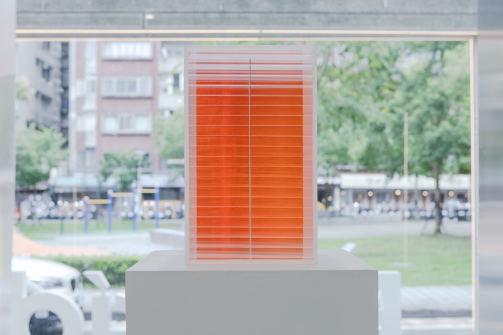 以光作畫！德國藝術家Christiane Grimm在台首展「漸層」玩轉玻璃、波紋光影