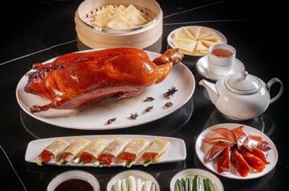 台中李方艾美酒店樂美中餐廳！顛覆乳豬新吃法、化皮乳豬卡滋酥脆超誘人