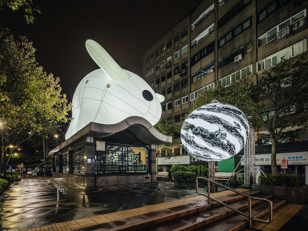 2023台灣燈會「光展區」亮點！兔子洞、光兔、彩虹教堂等16組作品點亮台北東區