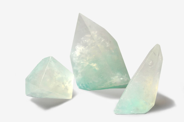 手工製清透肥皂，象徵即將融光光的冰山