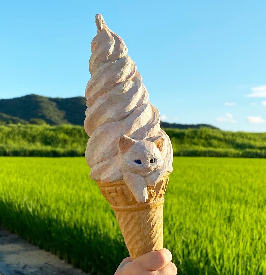完美雕出貓咪可愛身影!日本藝術家花房櫻的療癒貓咪木雕創作