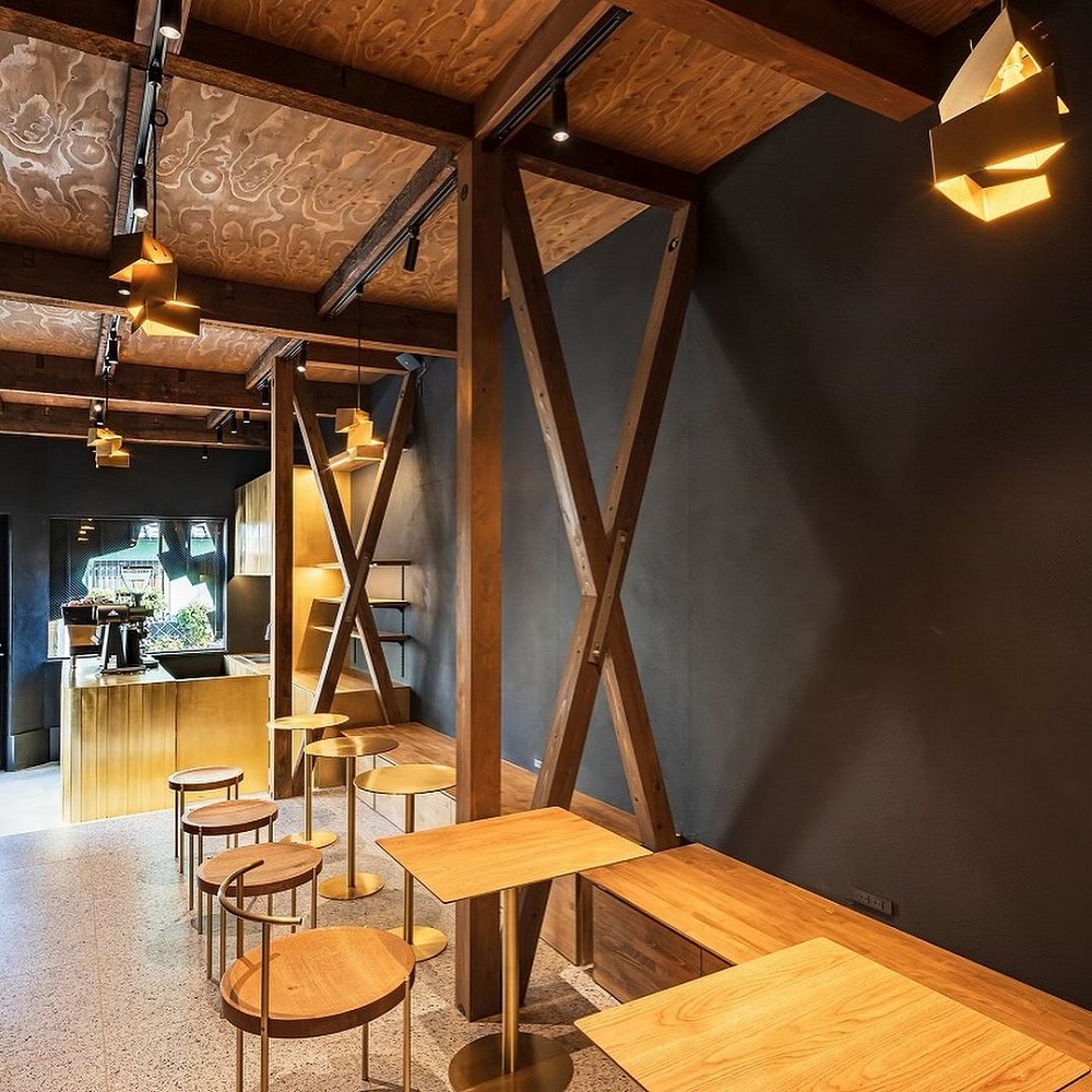 東京「和國商店」板金工藝咖啡廳!隈研吾以700片神社青銅板勾勒鑽石般建築外觀