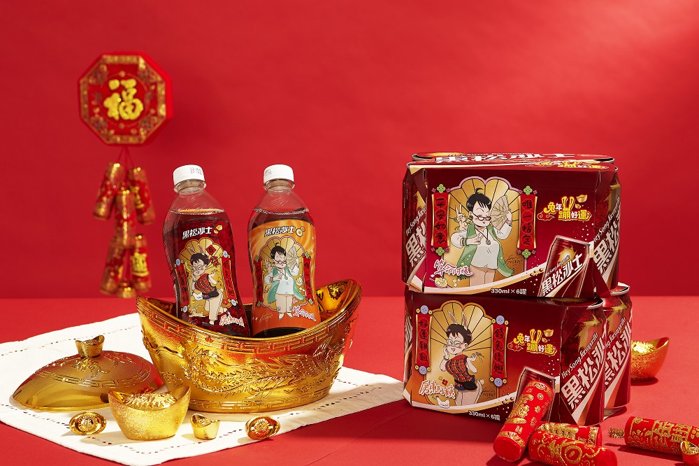 黑松沙士x阿翰聯名！算名阿姨+房東阿姨手繪春節包裝、廖麗芳算命網站登場