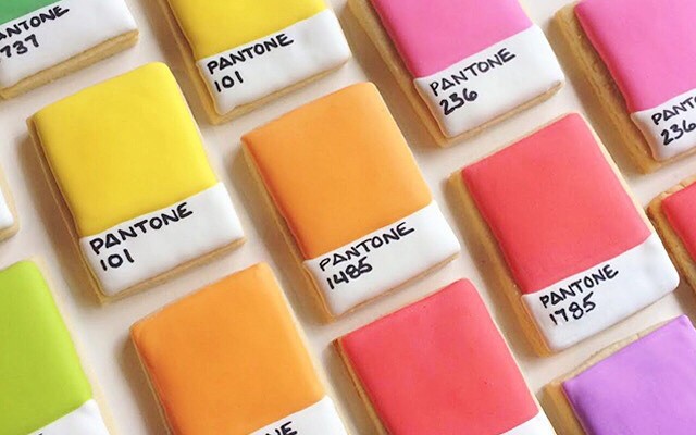 邊做餅乾邊感受色彩的細膩變化，PANTONE 色票真的可以吃！