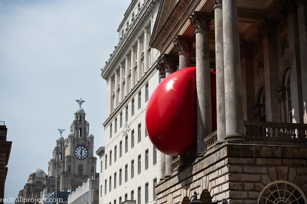 「紅球台南」10大景點！美國藝術家Kurt Perschke「紅球計畫」快閃南美館、河樂廣場