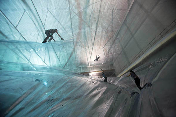 挑戰你的懼高症！大泡泡高空彈彈床