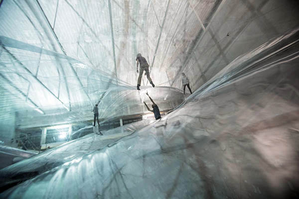 挑戰你的懼高症！大泡泡高空彈彈床