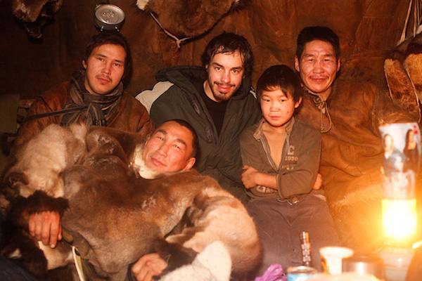 為冰天雪地帶來一點溫暖，「Help-Portrait. End of the Earth.」攝影集