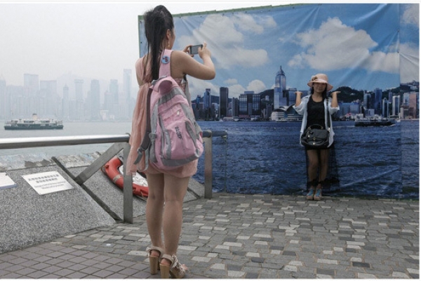 空氣污染的警訊，只能透過照片緬懷藍天的樣貌