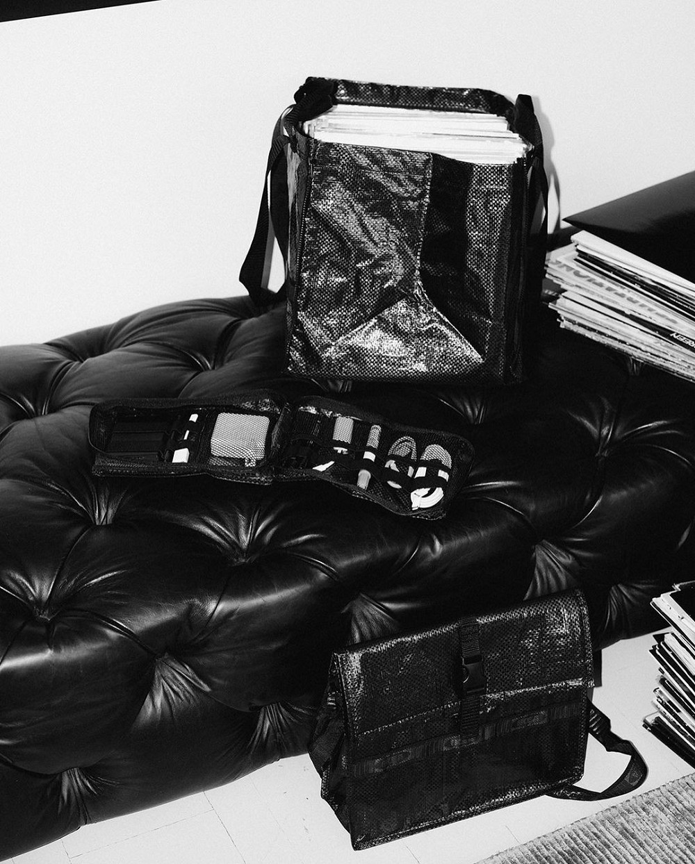 IKEA OBEGRÄNSAD黑色系列！聯名Swedish House Mafia推黑色FRAKTA購物袋、黑膠包