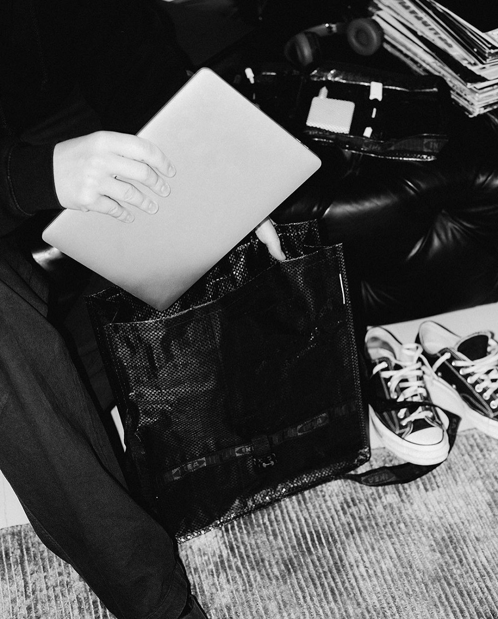 IKEA OBEGRÄNSAD黑色系列！聯名Swedish House Mafia推黑色FRAKTA購物袋、黑膠包