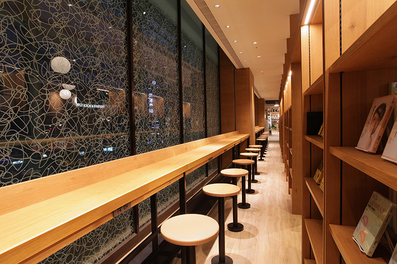 全台最大 TSUTAYA BOOKSTORE 進駐南港 CITYLINK ！挑高空間結合茶屋餐飲、咖啡草茶，創造嶄新閱讀生活體驗
