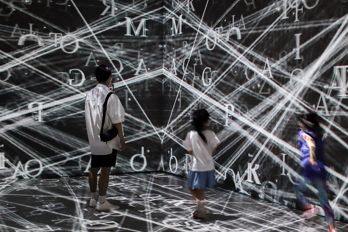 土耳其AI數據藝術展《Hello Ouchhh》台北登場！集結AI梵谷、台灣海洋數據8組沉浸創作